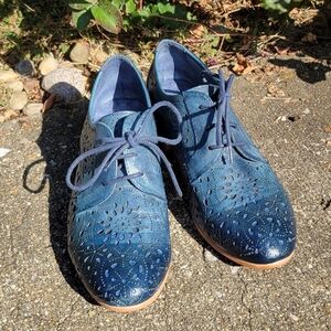 Blue, two toned, leather, lace up Oxford. Mona Flying. Sz 40